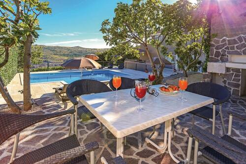 Villa (Four-Bedroom Apartment with Private P) | Terrasse/Patio