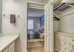 Interior - Maple Trails, WIFI, $560 FREE tickets each paid day, Gatlinburg!!! (Gatlinburg)