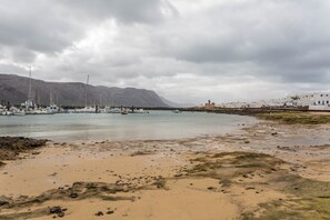 Una spiaggia nelle vicinanze