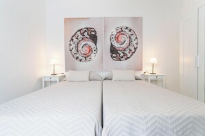 2 bedrooms, free WiFi, bed sheets - Holiday Home "El Sombrerito 2" with Sea View, Terrace & Wi-Fi (Caleta de Sebo)