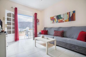 Living area - Holiday Home "El Sombrerito 2" with Sea View, Terrace & Wi-Fi (Caleta de Sebo)