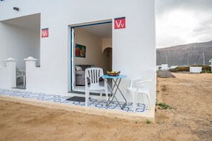 Terrace/patio - Holiday Home "El Sombrerito 3" Very Close to the Sea with Wi-Fi (Caleta de Sebo)