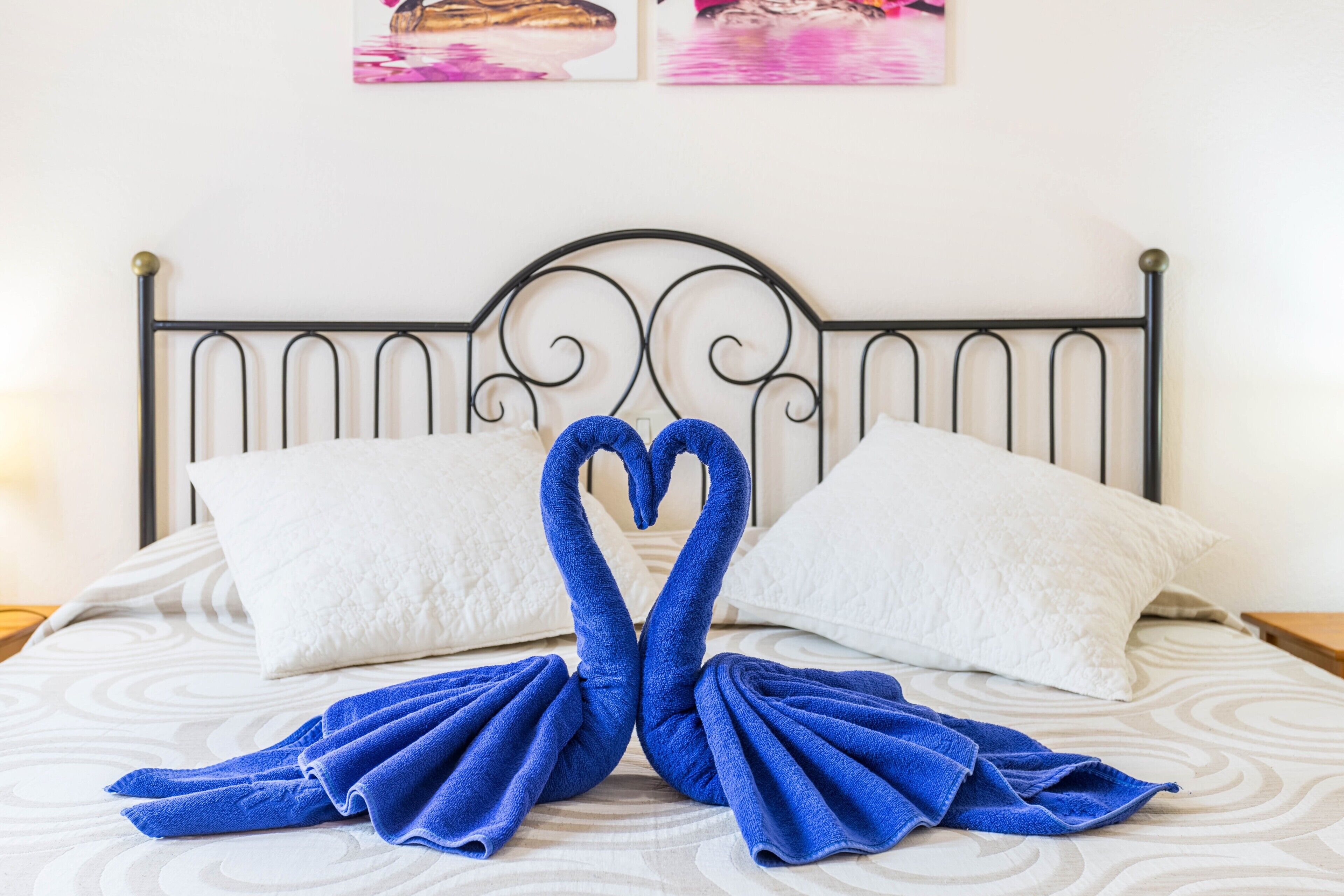 2 chambres, fer et planche à repasser, Wi-Fi gratuit, draps fournis