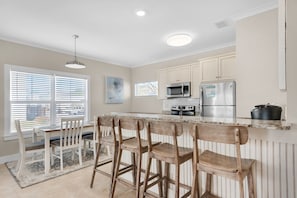 Fridge, microwave, oven, stovetop - 🐾️Pet Friendly⭐Near Beach-Balcony-Pool View-4BR A Wave From it All⭐ (Miramar Beach)