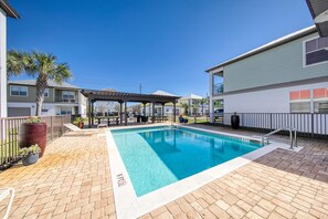 Pool - 🐾️Pet Friendly⭐Near Beach-Balcony-Pool View-4BR A Wave From it All⭐ (Miramar Beach)