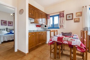 Dining - Holiday Home "El Sombrerito 6" with Terrace & Wi-Fi (Caleta de sebo)