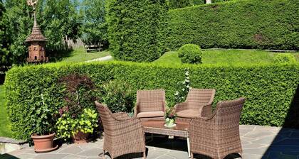 Charming Apartment “Haselstaude - Morgensonne” with Mountain View, Wi-Fi, Terrace & Garden; Parking