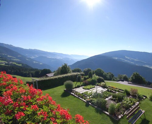Charmantes Apartment "Haselstaude - Abendrot" mit Bergblick, WLAN, Terrasse und Garten; Parkplatz vorhanden