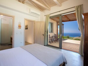 3 bedrooms, iron/ironing board, WiFi, bed sheets - Villa Mirtes with breathtaking sea view,close to Porto Katsiki and Egremni (Athani)