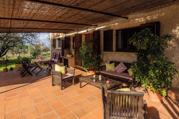 تناول الطعام بالخارج