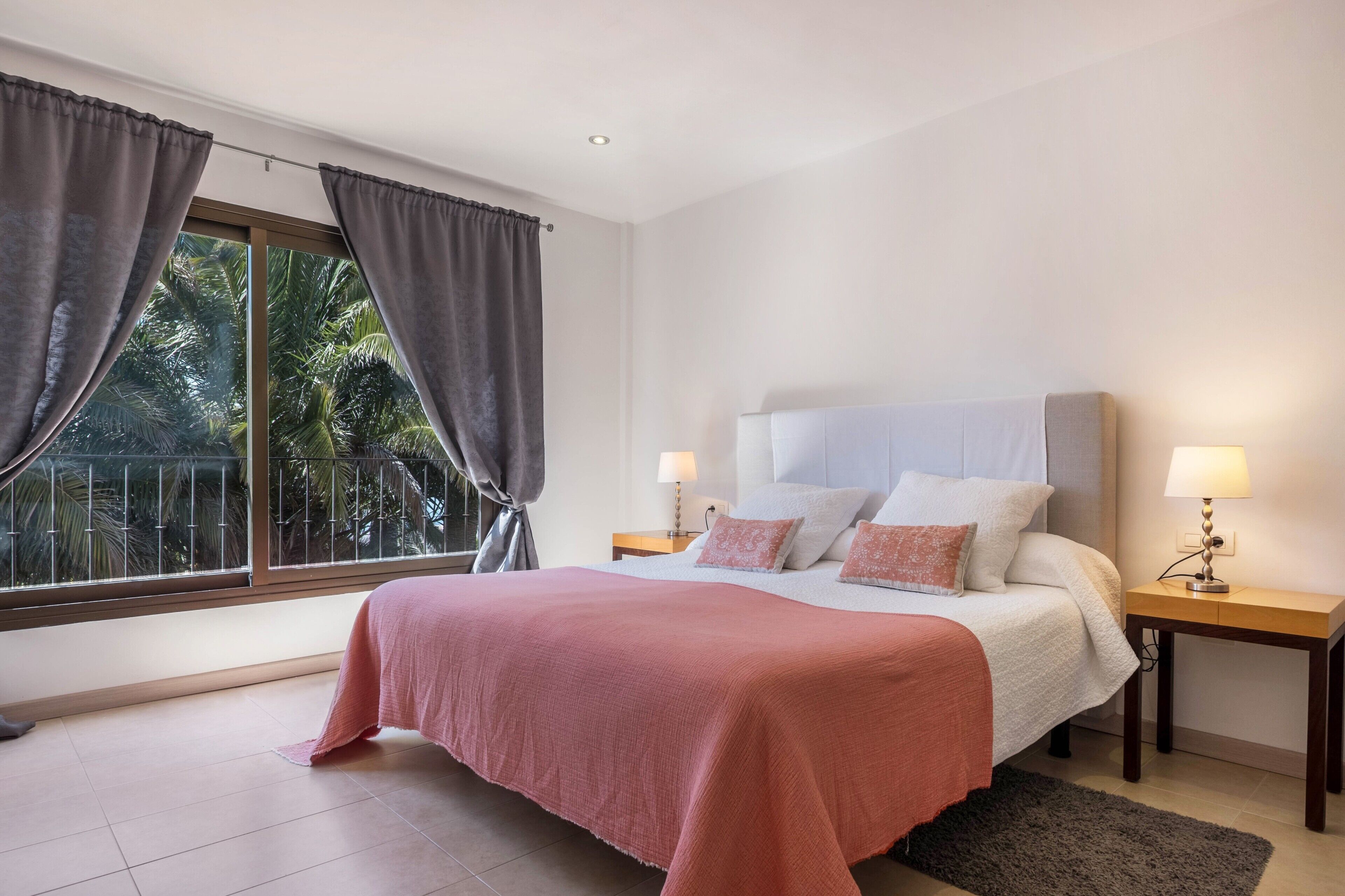 2 slaapkamers, een strijkplank/strijkijzer, gratis wifi, beddengoed