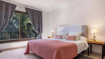 2 slaapkamers, een strijkplank/strijkijzer, gratis wifi, beddengoed