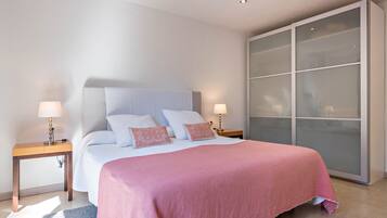 2 slaapkamers, een strijkplank/strijkijzer, gratis wifi, beddengoed