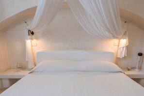 2 bedrooms, iron/ironing board, free WiFi, bed sheets - Vacation Home “Tia Maria Country Inn - Trilocale 101” with Pool, Terrace & Garden (Racale)