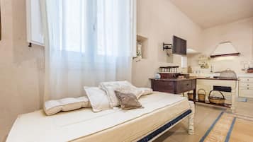 2 bedrooms, iron/ironing board, free WiFi, bed sheets