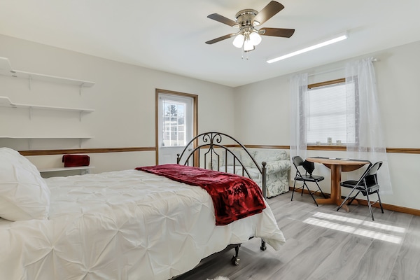 1 chambre, fer et planche à repasser, accès au Wi-Fi (inclus)