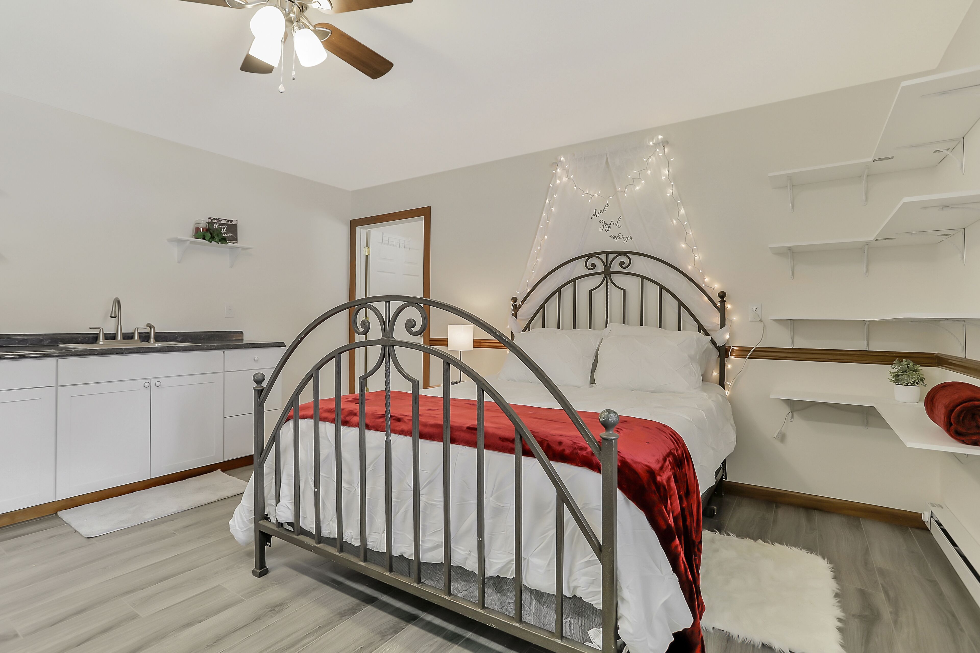 1 habitación, tabla de planchar con plancha, wifi gratis y ropa de cama 