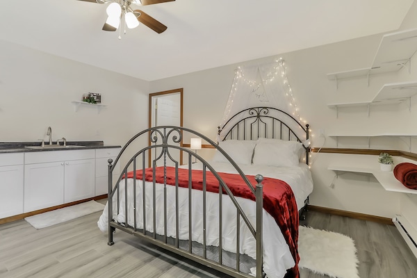 1 slaapkamer, een strijkplank/strijkijzer, gratis wifi, beddengoed