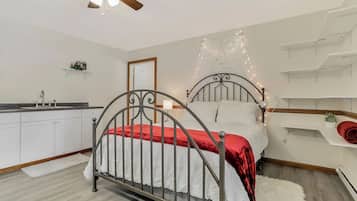 1 habitación, tabla de planchar con plancha, wifi gratis y ropa de cama