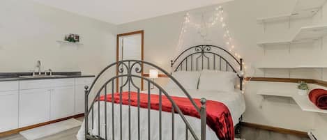 1 bedroom, iron/ironing board, free WiFi, bed sheets
