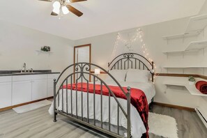 1 bedroom, iron/ironing board, free WiFi, bed sheets