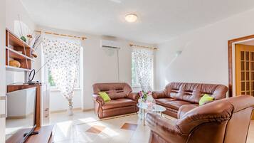 Apartment (Three Bedroom Apartment) | Living room | 25-inch flat-screen TV with cable channels, TV