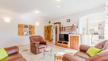 Apartment (Three Bedroom Apartment) | Living room | 25-inch flat-screen TV with cable channels, TV