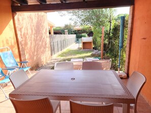 Outdoor dining - Flat 'Trilo Frances' near the beach (Costa Rei)