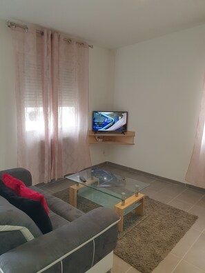 TV connectée, livres, chaßne hi-fi
