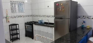 Geladeira, fogão, cooktop, chaleira elétrica