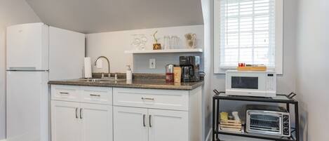 Fridge, microwave, stovetop, coffee/tea maker