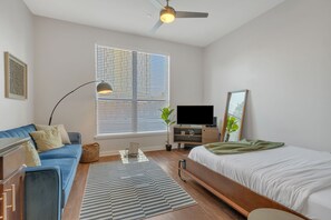 1 slaapkamer, een strijkplank/strijkijzer, wifi, beddengoed