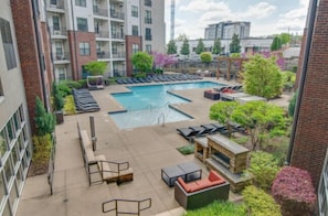 A rooftop pool area with lounge chairs, a hot tub, and a small garden with various plants. - Gulch Studio Loft w/ Gym (Nashville)