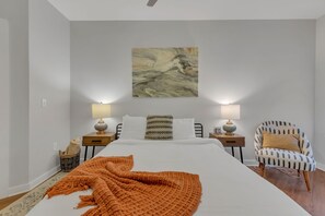 1 slaapkamer, een strijkplank/strijkijzer, wifi, beddengoed