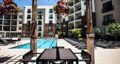 2 Bedroom Condo in Downtown Nashville!