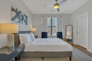 1 bedroom, iron/ironing board, WiFi, bed sheets - Downtown Gulch Apt with Gym (Nashville)