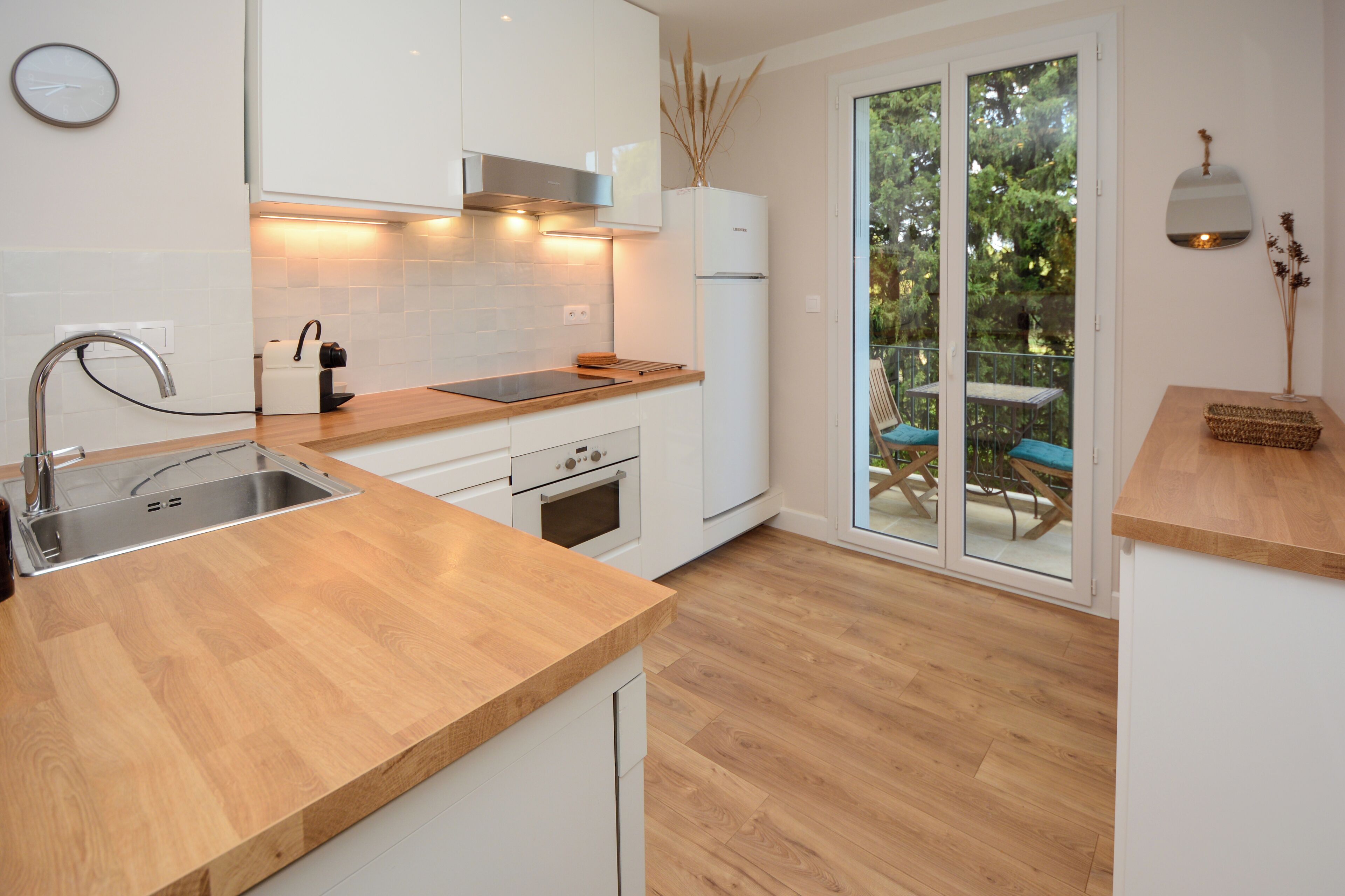 雪櫃、微波爐、焗爐、爐具