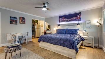 1 habitación, camas con efecto memoria y tabla de planchar con plancha