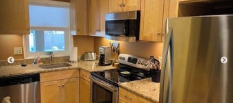 Beautiful downtown Rehoboth Beach townhouse - 3 blocks to the beach/boardwalk.