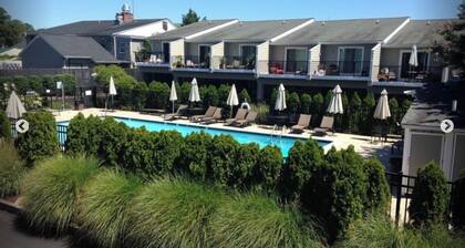 Beautiful downtown Rehoboth Beach townhouse - 3 blocks to the beach/boardwalk.