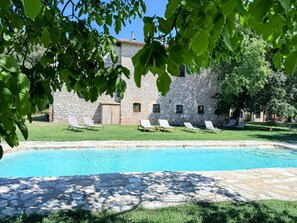 Outdoor pool - PORETA BIOFARM/SPOLETO CENTRE 5 KMS/SLPS 8/SHOPS, BARS ETC 1 KM/ROME 1 HR/WIFI (Spoleto)