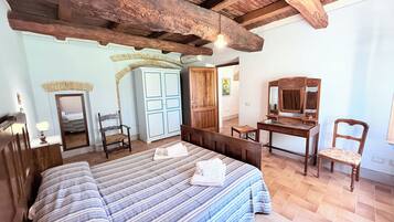 4 Schlafzimmer, BĂŒgeleisen/BĂŒgelbrett, WLAN, BettwĂ€sche