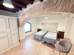 4 chambres, fer et planche Ă repasser, Wi-Fi, draps fournis