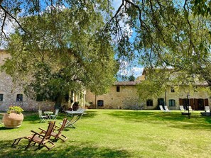 Property grounds - PORETA BIOFARM/SPOLETO 5 KMS/SHOPS, BARS ETC 1 KM/WIFI/CHEF AVAILABLE/ROME 1 HR (Spoleto)