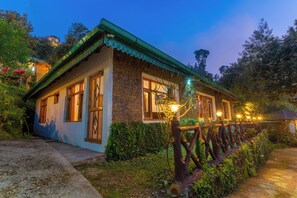 Exterior - Oak Climbing Resort (Dhari)