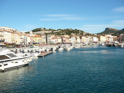 2 chambres d'Hôtes in Bastide in large wooded park with swimming pool sleeps 6