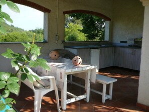 Outdoor dining - 2 chambres d'Hôtes in Bastide in large wooded park with swimming pool sleeps 6 (Roquevaire)