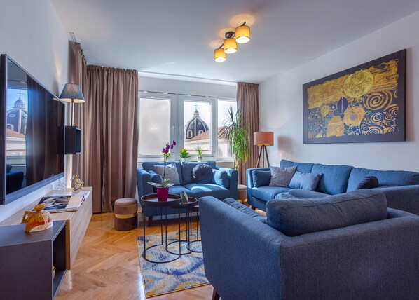 Deluxe Apartment | Living area