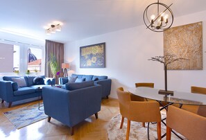 Living area - Deluxe City Center Blue Apartment (Split)