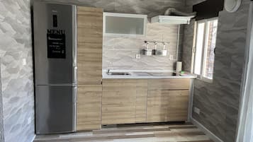 Geladeira, micro-ondas, fogão, cooktop
